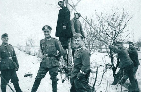 Russians civilians hanged by German soldiers
